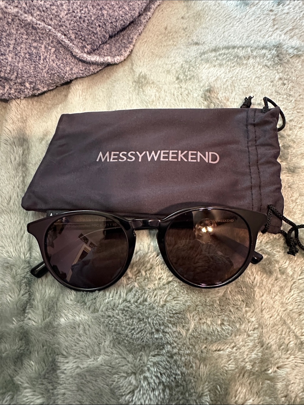 MessyWeekend Black Round Sunglasses